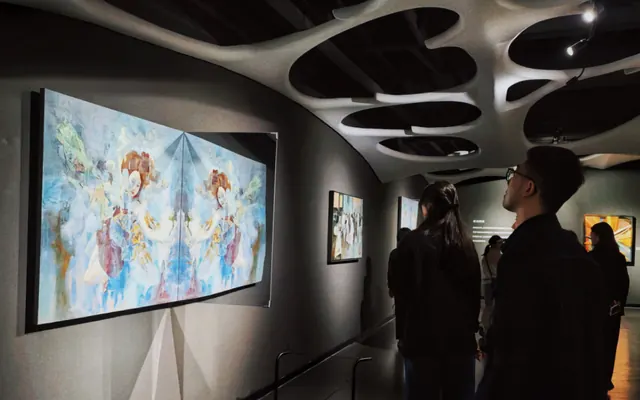 “日常的异境”艺术展亮相美克洞学馆，十二位青年艺术家共绘生活诗篇