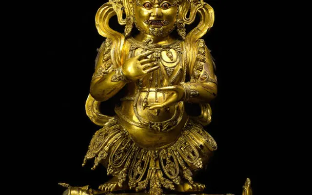 龙腾虎跃又一春，#纽约苏富比##亚洲艺术周# 正式拉开序幕。五场拍卖、佳品云集、精彩纷呈，诚为广大藏家倾力呈现一场融古汇今的艺术盛宴。点击了解纽约亚洲艺术周完整日程，http://t.cn/A6YFgQ4D菩提曼拏罗基金会(Bodhimanda Foundation) 珍藏两尊巨大明初