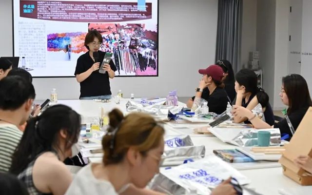 十年迁址四次，这家民营美术馆为何要加入市民艺术夜校？